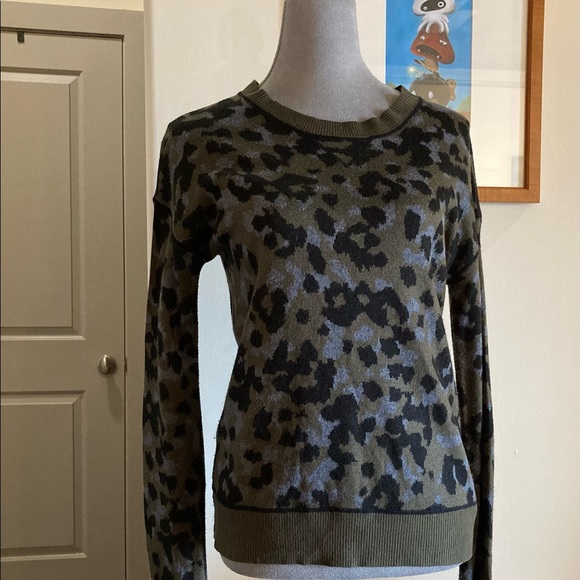 Anthropologie Sweaters - Anthropologie camo sweater, size extra small